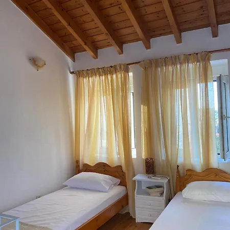 Giannis' House Villa Polichnitos Exterior photo